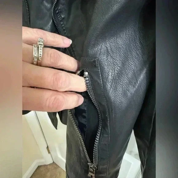 ChouYatou Men's Black Faux Leather Jacket Size: XS - Picture 14 of 16